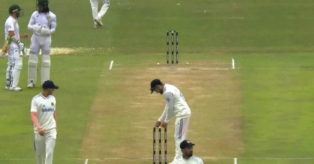 Tony de Zorzi Gets Out Just After Virat Kohli Swaps The Stump Bails